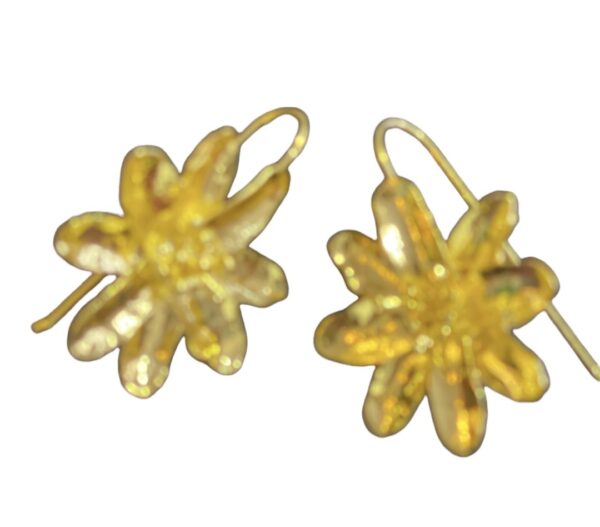 Gold flower earring