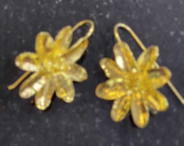 Gold flower earring