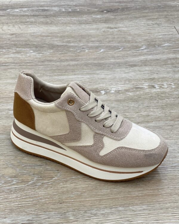 Beige sneakers colorblock