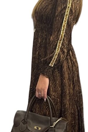 Maxi dress print bruin met detail op de mouw