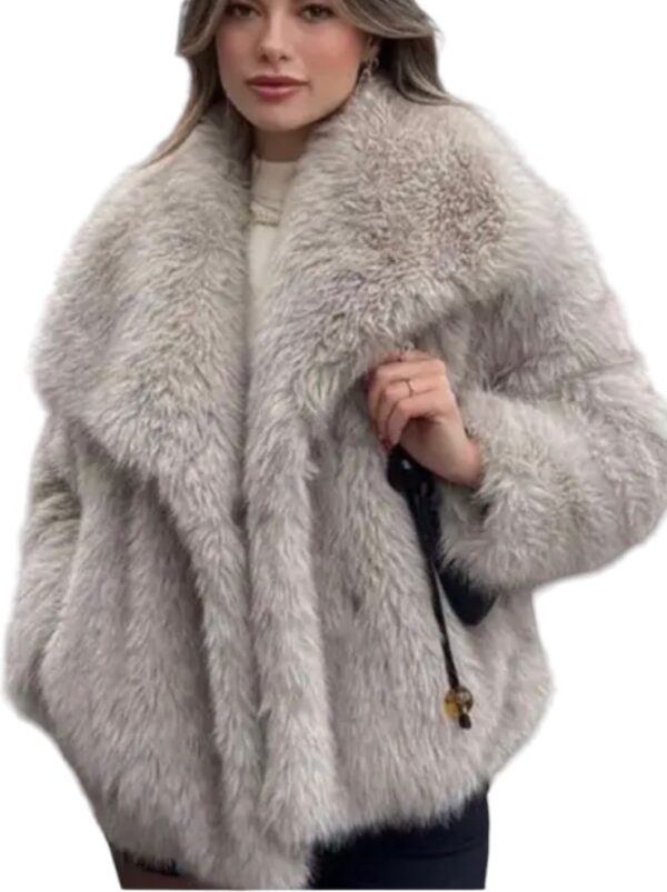 Stylisch in my Faux fur jacket taupe